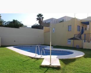 Piscina de Apartament de lloguer en Algeciras amb Terrassa