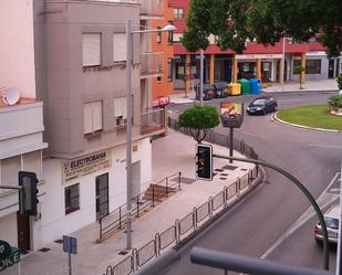 Vista exterior de Dúplex de lloguer en Algeciras amb Aire condicionat, Terrassa i Balcó