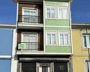 Vista exterior de Casa adosada en venda en Cariño amb Terrassa