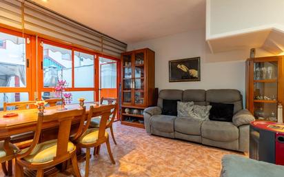 Living room of Single-family semi-detached for sale in  Madrid Capital  with Air Conditioner, Heating and Parquet flooring