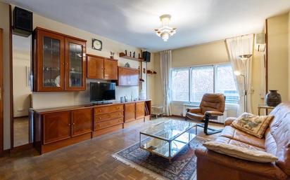 Living room of Flat for sale in  Madrid Capital  with Air Conditioner, Heating and Parquet flooring