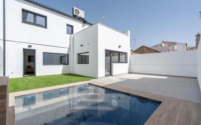 Vista exterior de Casa o xalet en venda en Armilla amb Aire condicionat, Terrassa i Piscina