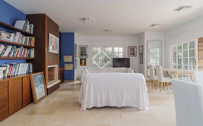 Sala d'estar de Casa o xalet en venda en Cabrils amb Terrassa i Balcó