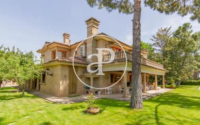 Jardí de Casa o xalet en venda en Majadahonda amb Aire condicionat, Terrassa i Piscina