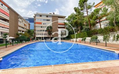 Piscina de Pis en venda en  Madrid Capital amb Terrassa