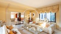 Sala d'estar de Casa o xalet en venda en La Moraleja amb Terrassa i Piscina
