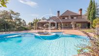 Swimming pool of House or chalet to rent in  Madrid Capital  with Air Conditioner, Terrace and Swimming Pool