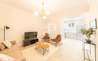 Living room of Flat for sale in  Madrid Capital  with Air Conditioner, Heating and Furnished