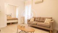 Living room of Flat for sale in  Madrid Capital  with Air Conditioner, Heating and Furnished