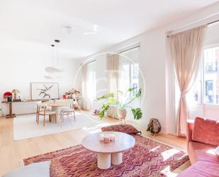 Living room of Flat to rent in  Madrid Capital  with Air Conditioner, Terrace and Balcony