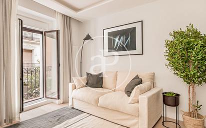 Living room of Flat for sale in  Madrid Capital  with Air Conditioner, Heating and Furnished