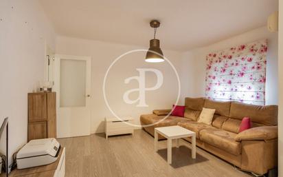 Living room of Flat for sale in  Madrid Capital  with Air Conditioner and Balcony