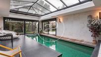 Swimming pool of House or chalet for sale in  Madrid Capital  with Air Conditioner, Terrace and Swimming Pool