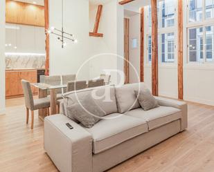 Living room of Flat for sale in  Madrid Capital  with Air Conditioner, Heating and Furnished