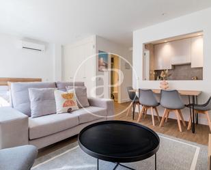 Living room of Flat to rent in  Madrid Capital  with Air Conditioner, Heating and Furnished