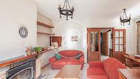Sala d'estar de Casa o xalet en venda en Valdemorillo amb Terrassa, Piscina i Balcó