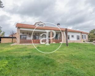 Vista exterior de Casa o xalet en venda en  Madrid Capital amb Calefacció, Jardí privat i Terrassa