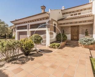 Vista exterior de Casa o xalet en venda en Nuevo Baztán amb Aire condicionat, Terrassa i Piscina