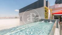 Swimming pool of Flat for sale in  Madrid Capital  with Air Conditioner and Terrace