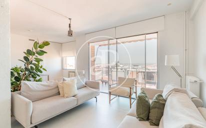 Living room of Flat for sale in  Madrid Capital  with Air Conditioner, Terrace and Balcony