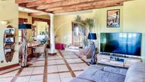 Living room of House or chalet for sale in Miraflores de la Sierra  with Air Conditioner, Terrace and Swimming Pool