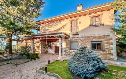 Vista exterior de Casa o xalet en venda en Miraflores de la Sierra amb Aire condicionat, Terrassa i Piscina