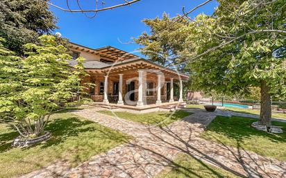 Jardí de Casa o xalet en venda en Miraflores de la Sierra amb Aire condicionat, Calefacció i Jardí privat