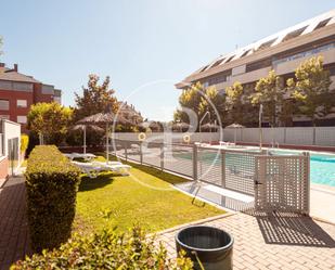 Piscina de Pis de lloguer en Majadahonda amb Aire condicionat i Terrassa