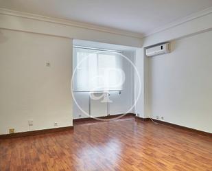 Bedroom of Flat to rent in  Madrid Capital  with Air Conditioner