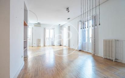 Living room of Flat to rent in  Madrid Capital  with Air Conditioner and Balcony