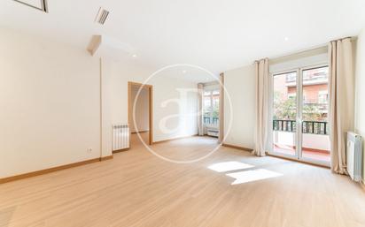 Living room of Flat to rent in  Madrid Capital  with Air Conditioner and Balcony