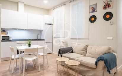 Living room of Flat for sale in  Madrid Capital