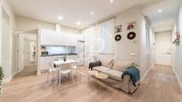 Living room of Flat for sale in  Madrid Capital