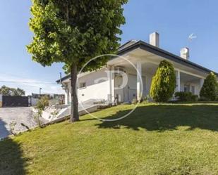 Vista exterior de Casa o xalet en venda en Boadilla del Monte amb Aire condicionat, Calefacció i Terrassa