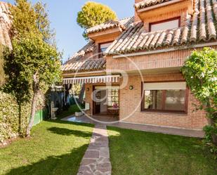 Garden of House or chalet to rent in  Madrid Capital  with Air Conditioner, Terrace and Swimming Pool