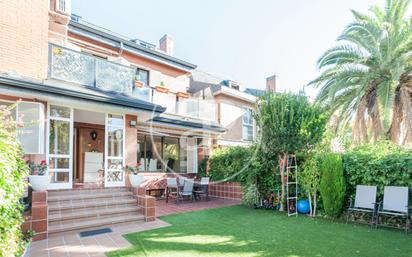 Jardí de Casa adosada en venda en Pozuelo de Alarcón amb Aire condicionat, Terrassa i Piscina