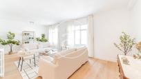 Living room of Flat for sale in  Madrid Capital  with Air Conditioner, Terrace and Balcony