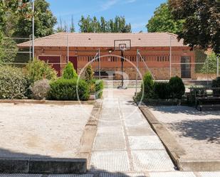 Exterior view of Single-family semi-detached for sale in  Madrid Capital  with Air Conditioner, Terrace and Swimming Pool