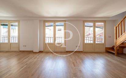 Living room of Duplex to rent in  Madrid Capital  with Air Conditioner and Balcony