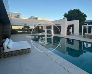 Piscina de Casa o xalet en venda en Boadilla del Monte amb Aire condicionat, Terrassa i Piscina