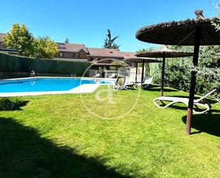 Piscina de Casa adosada en venda en Majadahonda amb Aire condicionat, Terrassa i Piscina