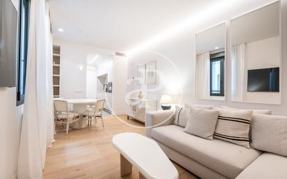 Living room of Flat to rent in  Madrid Capital  with Air Conditioner, Heating and Terrace