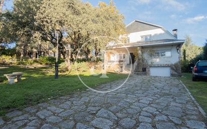 Vista exterior de Casa o xalet en venda en El Escorial amb Calefacció, Jardí privat i Terrassa