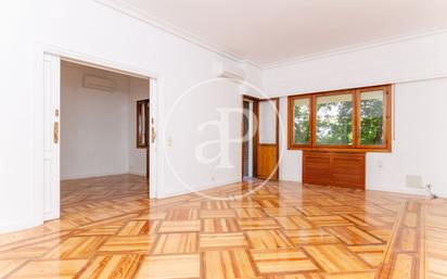 Flat to rent in Casado del Alisal, Jerónimos