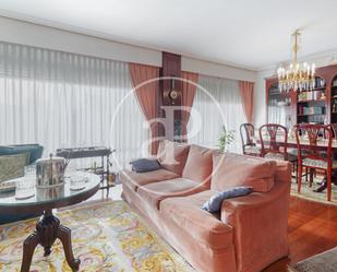 Living room of Flat for sale in  Madrid Capital  with Heating, Private garden and Terrace