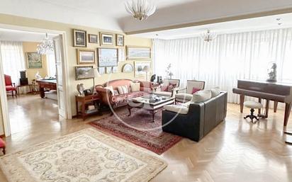 Living room of Flat for sale in  Madrid Capital  with Air Conditioner, Heating and Terrace