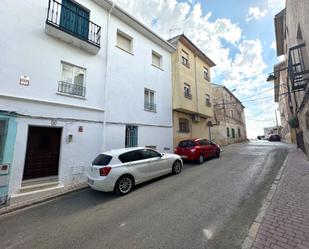 Vista exterior de Casa adosada en venda en Mondéjar amb Terrassa i Balcó