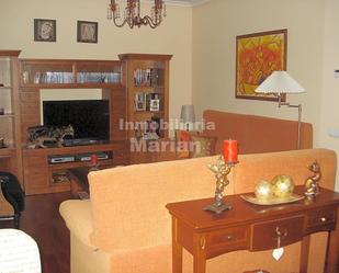 Sala d'estar de Casa adosada en venda en Aranda de Duero