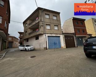 Vista exterior de Casa o xalet en venda en Roa amb Terrassa