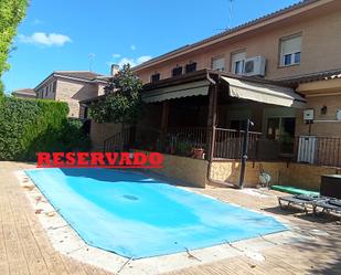 Swimming pool of Flat for sale in Villaviciosa de Odón  with Air Conditioner, Private garden and Parquet flooring